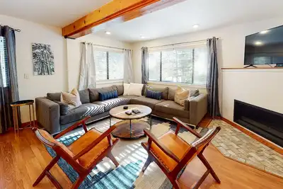 Image de Fun Family Retreat W/ Private Hot Tub, High-Speed WiFi, Large Deck & More