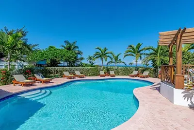 Image de Sunspot Villa, 6 bdr beachfront villa in Runaway Bay, Jamaica