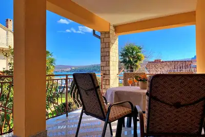 Image de Appartement d'une chambre avec la terrasse et la vue sur le mer Cizici, Krk (A-19177-a)