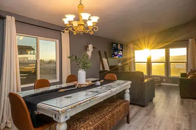 Image de Home 8 min to casinos and river. Quiet neighborhood, fire pit+mountain views🎰🚤🌞🍻