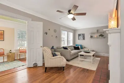 Image de Family-Friendly Haven in East Lake: Easy Walk to Eateries, Beautiful Private Patio, Pts Welcome