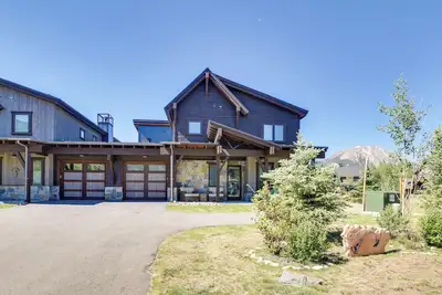 Image de Hike, Ski, Golf, & Fish: Silverthorne Townhome!