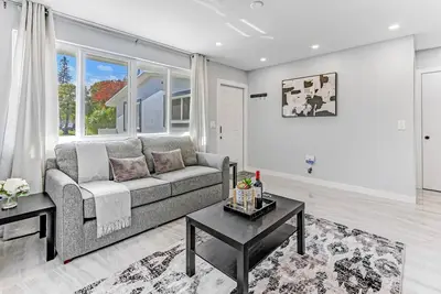 Image de Lakeside View: Trendy design & Near Beach