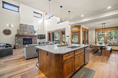 Image de Family Getaway with Access to Forest House