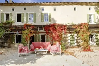 Image de Welcome to Mas Cabanne, where tranquillity meets traditional French elegance.