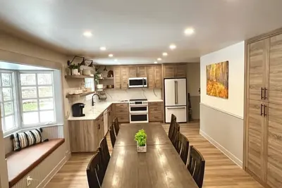 Image de Relax and Unwind. Location! Location! Location! Family-friendly. Outdoor space.