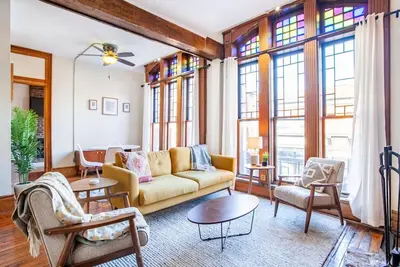 Image de Cozy Old City Loft - Minutes from Market Square