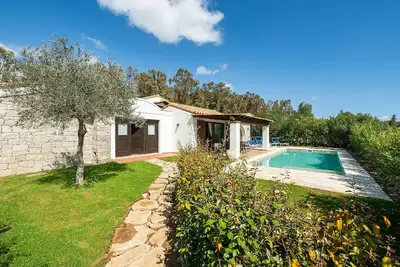 Villa Mariposa with pool - 500m from the beach