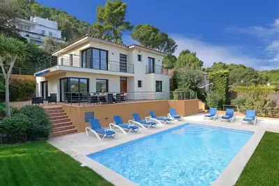 Image de ***Tamariu Villa*** 4 Bedrooms | Private Pool | A/C | Free Wifi | Bbq