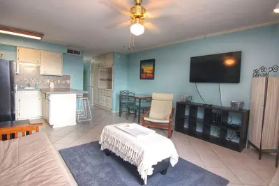 Image de Lakeview Breeze | Sleeps 4 | Canyon Lake Views
