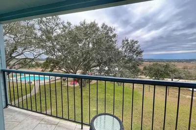 Image de Lakeview Lookout | Sleeps 4 | Near Canyon Lake