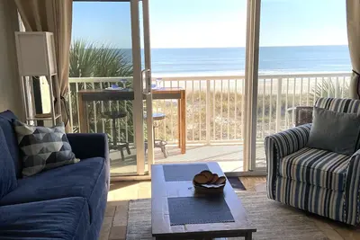 Image de Cozy & Cheerful Oceanfront 2-bedroom condo w/ pool