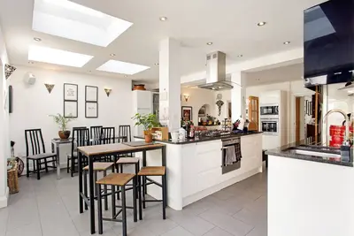 Image de Exceptional 5 Bed House in London Borough of Kingston