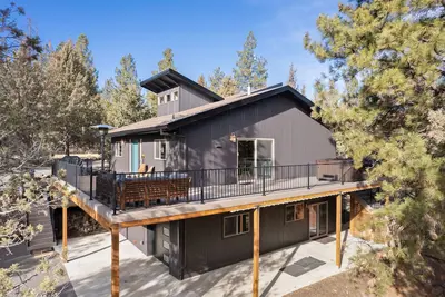 Image de Peaceful, Hot Tub, Wifi, Propane Fire Pit, Newly Furnished