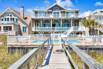 Image de 7 Bedroom Oceanfront Home with Private Pool, Hot Tub, Elevator, Large Back Deck