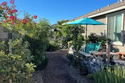 Image de Lakeside 1 Bedroom Apt w\/ living room, kitchenette and laundry