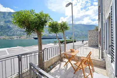 Image de Cosy frontline apartment, sea access at your door step