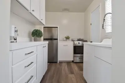 Image de Newly Remodeled Home | Steps to the Sand
