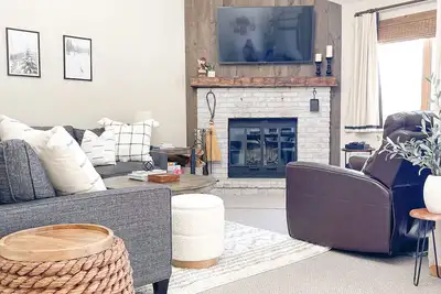 Image de 2 Br/2ba Ski In/Ski Out Condo on Okemo Mountain- Sleeps 6