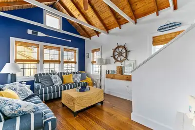 Image de Entire beach house w/Rooftop Terrace! Access to private beach! !