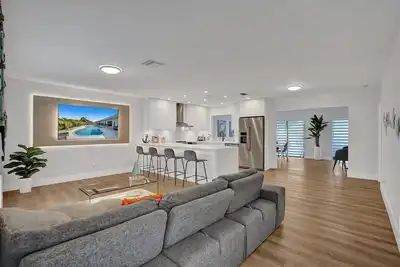 Image de Chic + Upscale + Heated Pool 🏊♂️ Firepit, 15 min Fll, Beach, Downtown/Las Olas