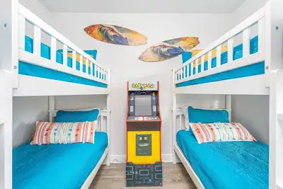 Image de Luxe Beach House w/ Bbq Gril, Pool Access  & near the Beach. Pet friendly