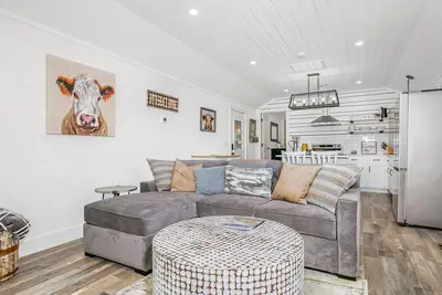 Image de Flint River Mimi's Haus | Beautiful  1/1 | Sleeps 4, King Bed & Queen Sleeper