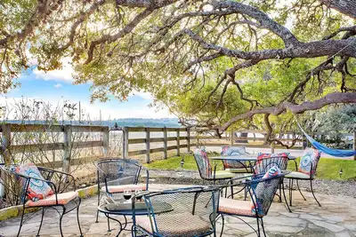 Image de Flint River Whole Property | Sleeps 10 | Private Hot Tub | Lavish Outdoor Fireplace | Grill