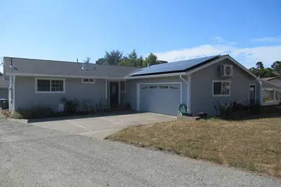 Image de Coastal Country Home in Cleone - walking distance to beach, trails and park