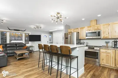 Image de Nature in the City! K&Q beds, WiFi, W/D, Smart Tv!