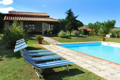 Image de Bel appartement dans une maison de vacances avec piscine, Wifi, Tv, patio et parking