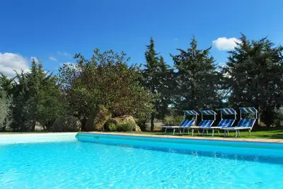 Image de Agréable appartement dans une maison de vacances avec Wifi, piscine, Tv, véranda et parking