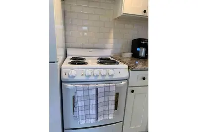 Downtown Dunedin Updated Studio & Private Backyard