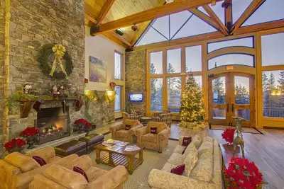 Image de Spacious Retreat Steps from Ski Access!