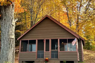 Image de Cozy Cabin with Lake Views - Rustic Getaway