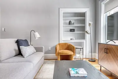 Image de Huge 3br in desirable & quiet area. Near grocery and T-stop by Blueground