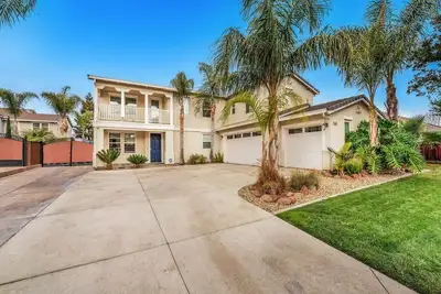 Image de Brentwood Posh 5-Bedroom w/steam shower near hwy