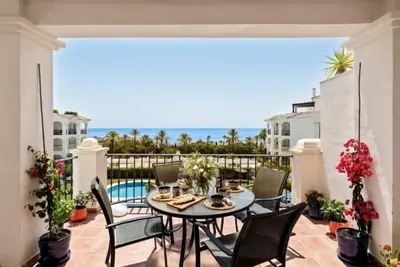 Image de Jazmin Miraflores vue sensationnelle! Piscine, parking souterrain, WiFi