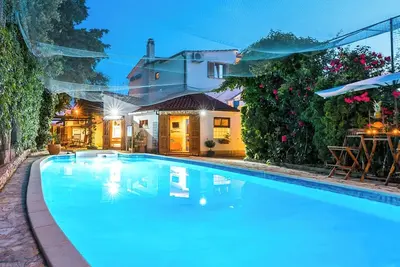 Homerez - Villa spacieuse à Rogoznica avec piscine privée