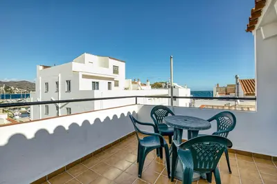 Image de Maison de vacances \"Casa centro port\" près de la plage avec vue sur mer et balcon