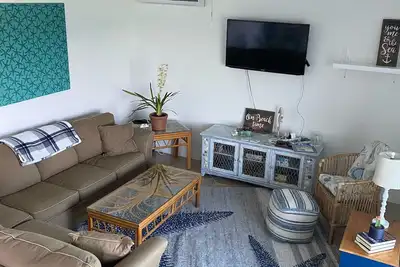 Image de Oceanfront Apartment\/Pelican Shores\/2 beds, 1 bath\/Walk to town\/