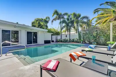 Image de Luxury Coastal Home Quiet Area w/ Pool Near Beach!