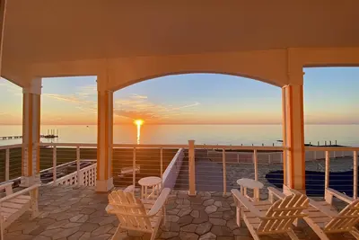 Image de The Carolinian Sound Front 3 bedroom 3 bath Private hot tub amazing sunsets