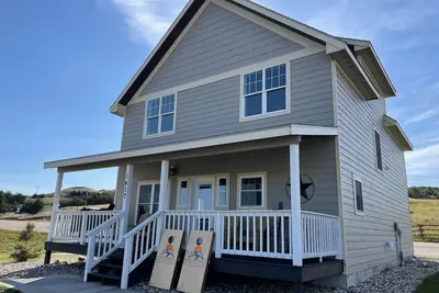 Image de Entire home steps from the Missouri River!