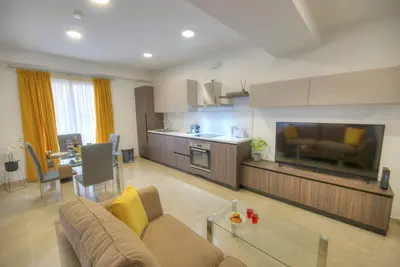 Image de Tastefully furnished 2 bedroom apartment Ddif1-2
