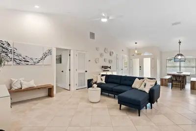 Image de Island Surf Beach House Located in South Cocoa Beach
