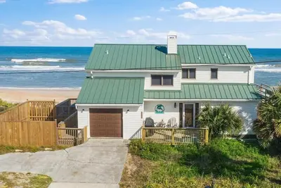Image de Shore Beats Work | Wren Beach Rentals by Portoro