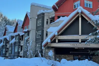 Image de Convenient & Quiet, Spacious condo steps from Whistler mountain - New to Vrbo!