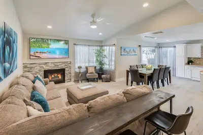 Image de Gorgeous, Furnished Home w/ Pool + 2 Car Garage