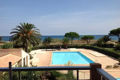 Image de Superb apartment with sea view and swimming pool. <br>Direct beach access.